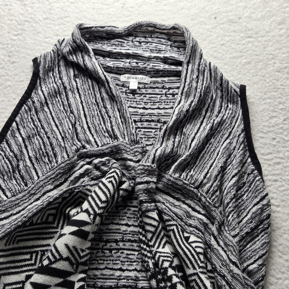 Roommates Sweater Vest Womens Large Black Geometric Open Front V Neck Knit